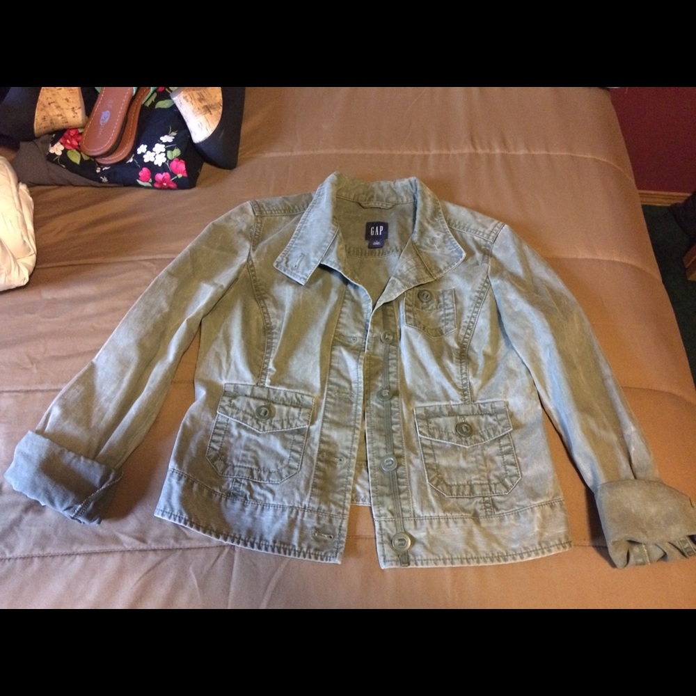 Light olive green jacket.